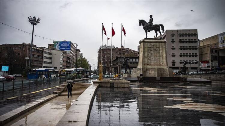 <p>Ankara Taşınma Endeksi ise yılın üçüncü çeyreğinde yüzde 28.83, geçen yılın aynı döneminde de yüzde 11.71 oranında yükseldi. Son iki yıl içinde endeksin en yüksek değere sahip olduğu dönem ise 126 değeriyle bu yılın üçüncü çeyreği oldu.</p>