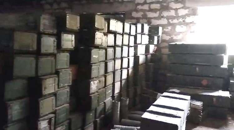 <p>İkinci Karabağ Savaşı'ndan yenilgiyle ayrılan Ermenistan, ordularının bir kısmını Azerbaycan'dan çekse de bir kısmını çok sayıda silah ve mühimmatla Karabağ'da varlığını sürdüren yasa dışı sözde Ermeni rejime bıraktı.</p>
