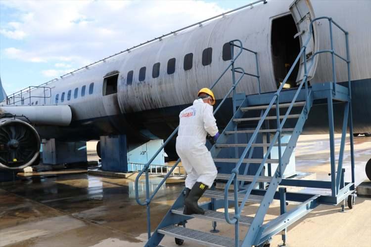 <p>Devlet Hava Meydanları İşletmesi (DHMİ) Genel Müdürlüğünce Erzincan Yıldırım Akbulut Havalimanı'nda yapılan ateşli yangın ve kurtarma tatbikatı gerçekleştirildi. </p>
