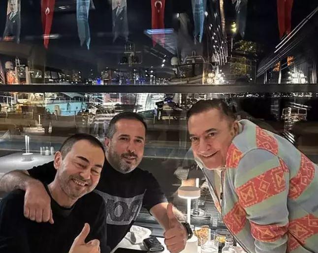 <p><strong>Ünlü şovmen ve sunucu isim Mehmet Ali Erbil, önceki gece Serdar Ortaç ve arkadaşlarıyla Arnavutköy'deki bir balıkçıda yemek yedi. Ünlü şovmen  gece bitiminde Yeniköy'deki evine giderken trafik kazası geçirdi. </strong></p>

<p> </p>

