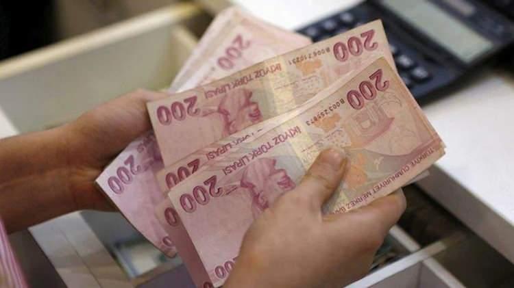 <p>Konu hakkında konuşan Can Öner adlı vatandaş, <strong>“Benim 2024 yılı için asgari ücret beklentim 15 bin ile 17 bin lira arasında. Artan fiyatlarla beraber bu rakamların çalışanlar için iyi olacağına inanıyorum”</strong> dedi.</p>
