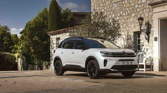 <p>Markanın SUV modeli C5 Aircross, 300 bin TL için 12 ay ve yüzde 0,99 faizli kredi veya 220 bin TL için 12 ay ve yüzde 0 faizli kredi imkânlarıyla showroomlarda yerini alıyor.</p>