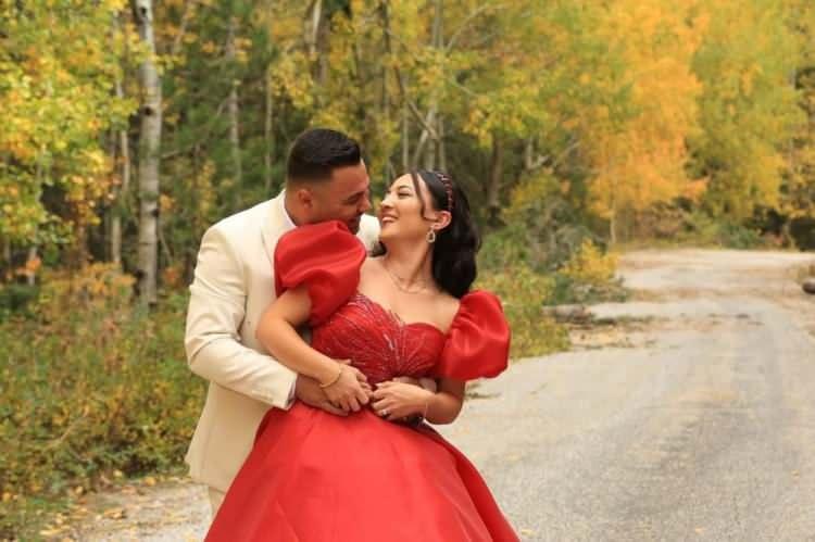 <p><span style="color:#000000"><strong>Ekim Kasım aylarında ortaya &ccedil;ıkan bu g&uuml;zelliği yakalamak i&ccedil;in bir&ccedil;ok &ccedil;iftimiz bu ayları bekliyor. Şehir dışından da bir&ccedil;ok talep var. Bizler de bu g&uuml;zel anları &ouml;l&uuml;ms&uuml;zleştiriyoruz. Bir yandan eşsiz doğanın bir yandan da &ccedil;iftlerimizin fotoğraflarını &ccedil;ekiyoruz." ifadelerini kullandı.</strong></span></p>
