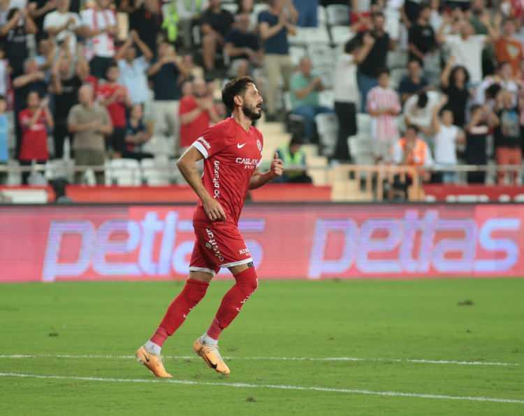 <p>6- Sagiv Jehezkel<br />
(Antalyaspor) | 4 gol</p>
