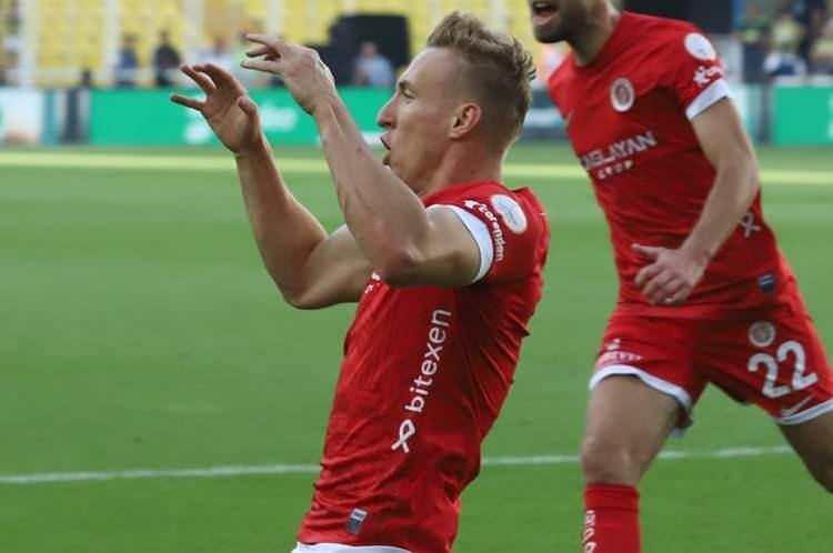 <p>5- Adam Buksa / Antalyaspor<br />
<br />
* 8 gol</p>