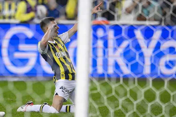 <p>7- Szymanski / Fenerbahçe<br />
<br />
* 8 gol</p>