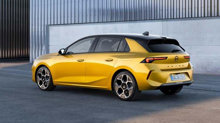 <p>Astra modelinin versiyonlarında ise fırsatlar çeşitleniyor.</p>

<p>1.2 Edition MT için 200.000 TL 12 Ay %0,99 faiz seçeneği,</p>

<p>1.2Edition AT için 250.000 TL 12 Ay %0,99 faiz seçeneği,</p>

<p>Elegance ve GS içinse 300.000 TL 12 Ay %0,99 faiz seçeneği ile ödeme imkanı bulunuyor.</p>

