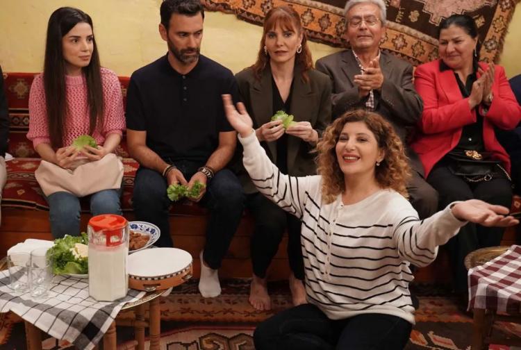 <p>Her Salı<strong> TRT 1</strong> ekranlarında seyirciyle buluşan Hayatımın Neşesi dizisinin başrollerini <strong>Şebnem Bozoklu</strong> ile <strong>Tolga Tekin</strong> paylaşmaktadır. </p>

