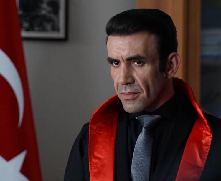 <p><span style="color:#800000"><strong>"HİÇBİR ŞEY GÖRÜNDÜĞÜ GİBİ DEĞİLDİR"</strong></span></p>
<p>Yapım şirketinin açıklamasını kendi sosyal medya hesabından paylaşan senarist Sema Ergenekon ise<em><strong> "Bazen hiçbir şey göründüğü gibi değildir" </strong></em>yazarak dikkatleri üzerine çekmişti. </p>