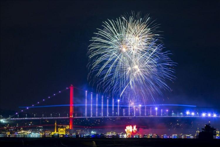<p>Birçok sektörde yeni yıl kutlamaları başlarken eğlence sektöründeki fiyatlar dudak uçuklattı. </p>