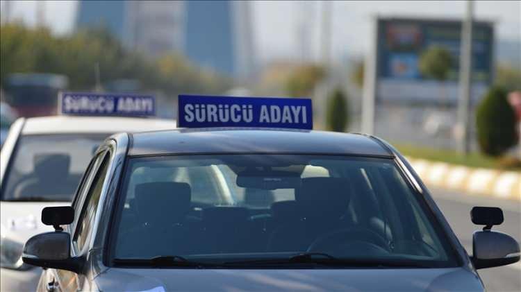 <p>Zam gelmeden ehliyet almak isteyenler, Aralık ayında kurs kontenjanlarını doldurdu.</p>