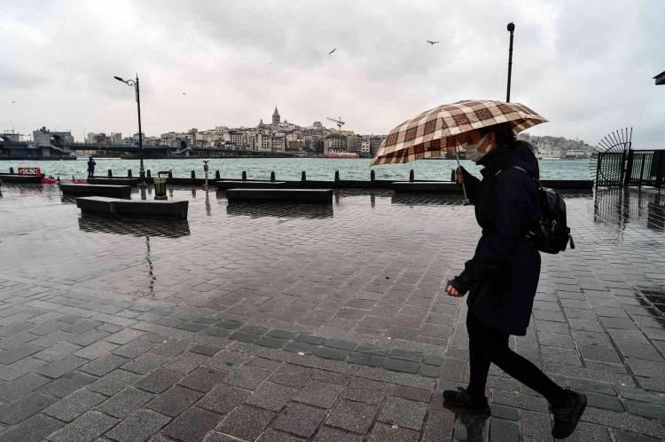 <p><strong>FIRTINA UYARISI</strong><br />
 </p>

<p>Marmara Bölgesi'ne hafta sonu fırtına uyarısı yapılırken yaşanabilecek olumsuzluklara karşı dikkatli olunması istendi.</p>

<p> </p>
