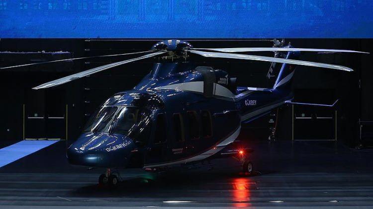 <p>Yerli ve yabancı ihtiyaç sahibi kullanıcılar için GÖKBEY helikopteri, görevlerini en zorlu iklim ve coğrafyalarda, yüksek irtifa ve sıcaklıkta, gece ve gündüz koşullarında milli TS1400 turboşaft motorları ile etkin şekilde icra edebilecek.</p>