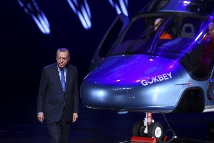 <p>Cumhurbaşkanlığı Savunma Sanayii Başkanlığı ile Türk Havacılık Uzay Sanayii arasında imzalanan sözleşme kapsamında geliştirilen GÖKBEY helikopteri, ilk uçuşunu 6 Eylül 2018'de gerçekleştirdi.</p>