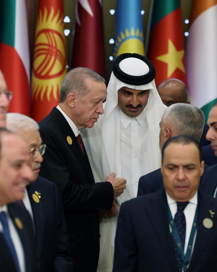 <p>Riyad'da yapılan İslam İşbirliği Teşkilatı ve Arap Birliği Ortak Zirvesi'nde dünyaya ilan edilen 31 maddelik sonuç bildirisinde Türkiye'nin etkisi damga vurdu. </p>
