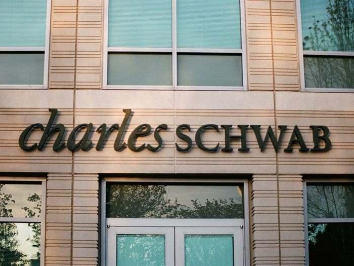 <p><span style="color:#B22222"><strong>CHARLES SCHWAB: PERSONELİNİN %5 ILA %6'SI</strong></span></p>

<p> </p>

<p>Amerikan çok uluslu finansal hizmetler şirketi olan Charles Schwab geçtiğimiz ay toplam çalışan sayısının %5 ila %6'sını işten çıkardı. (1.795 ila 2.154 personel işten çıkarıldı)</p>
