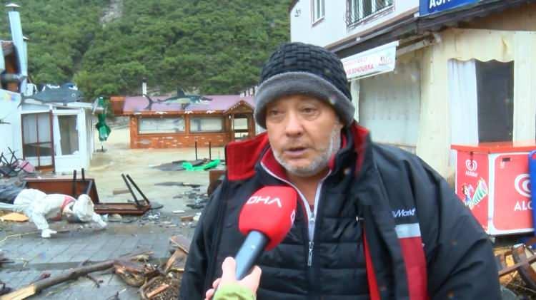 <p> Bu durumun nedeni denizin çok yüksek olması, yukarıdan sel gelmesi değil. Çünkü yukarıdan gelen sel bizi etkilemiyor, akıp gidiyor. Ama deniz yükseldiği zaman böyle olmak zorunda oluyor. </p>
<p> </p>