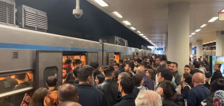 <p>İstanbul'da bitmek bilmeyen sorunların başında metro arızaları geliyor...</p>
