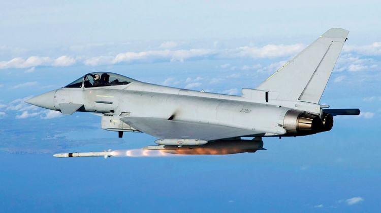 <p>Uzmanlar, Eurofighter hamlesinin Türkiye'nin ABD ile F-16 müzakerelerinde stratejik bir kaldıraç görevi görebileceğine vurgu yaptı. </p>
