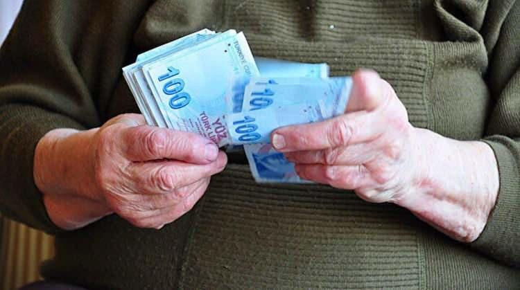 <p>SSK ve Bağ-Kur emekli aylıkları yılda iki defa artış oranlarına göre yükselmekte. Bu durumda SSK ve Bağ-Kur emekli aylıkları ocak ayında 2023’ün ikinci altı aylık enflasyon oranına bağlı olarak artacak. </p>

<p> </p>
