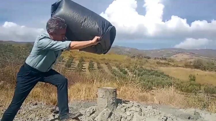 <p>Öte yandan yurdun birçok noktasından petrol ve doğalgaz fışkırıyor.</p>
