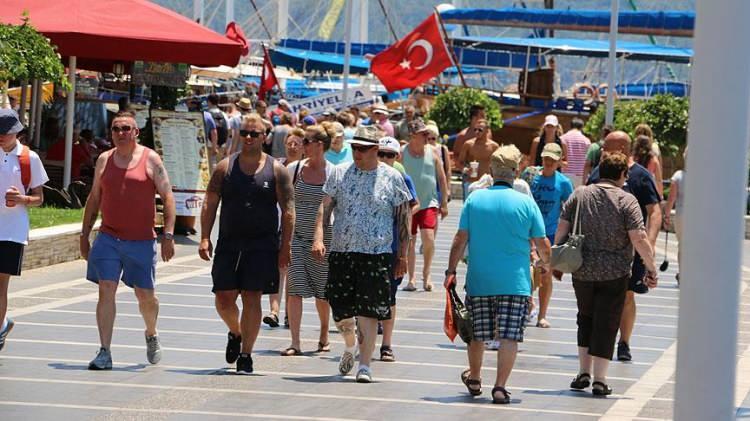 <p>Rusya'dan gelen ziyaretçilerin toplam ziyaretçi sayısının yüzde 13'ünü, ikinci sıradaki Almanya'dan gelen turistlerin ise yüzde 12'sini oluşturduğu bildirilen raporda, İngiltere'den gelen ziyaretçi sayısının da önceki yılın aynı dönemine göre yüzde 12 artış göstererek 3. sırada yer aldığı aktarıldı.</p>
