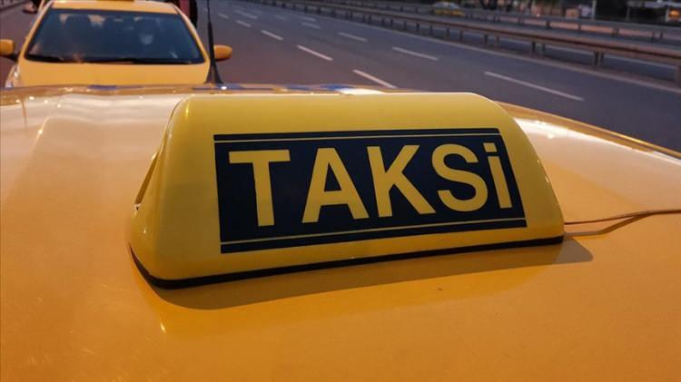 <p>Ay sonunda yapılacak olan UKOME toplantısında yüzde 65'lik teklif kabul edilirse taksi indi bindi ücreti 115 liraya, kilometre başına ücret 22,69 liraya, taksimetre açılışı ise 31,63 liraya yükselecek.</p>