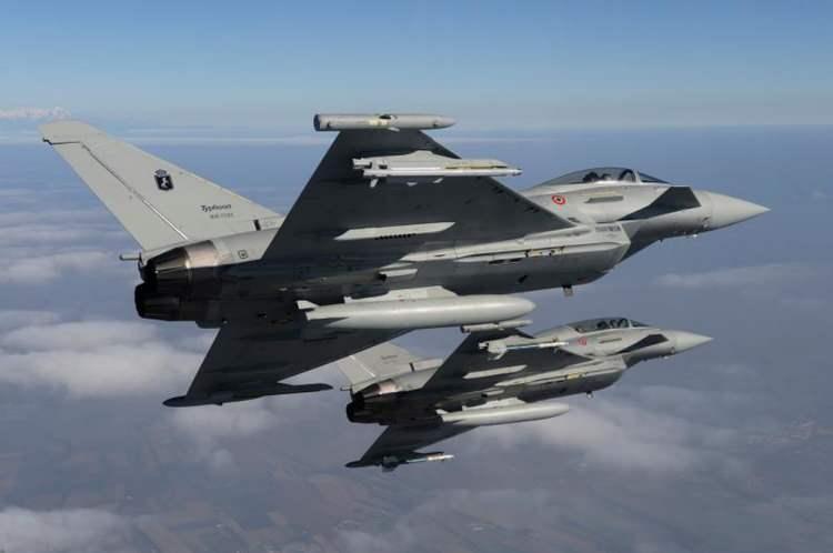 <p>F-16 belirsizliği karşısında Eurofighter'ın Türkiye için uygulanabilir bir alternatif olduğu değerlendirildi.</p>
<p> </p>