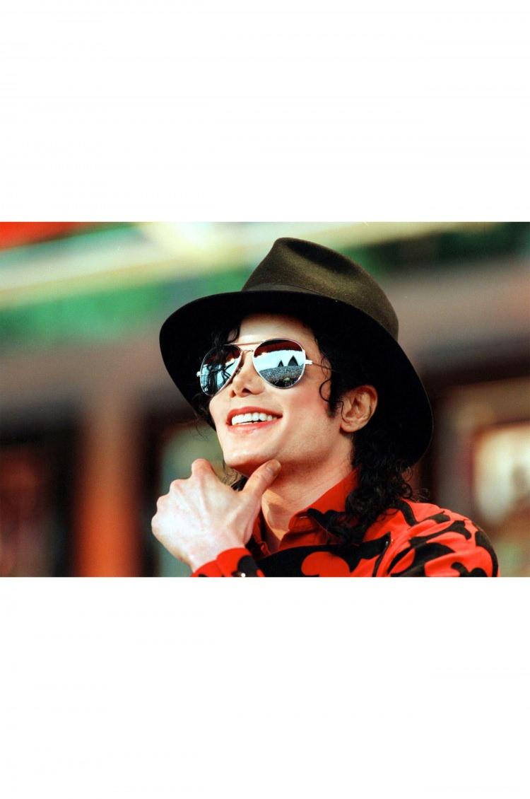 <p>2009 yılında hayatını kaybeden Jackson'ın giydiği cekete biçilen fiyatlar birbiriyle yarıştı.</p>