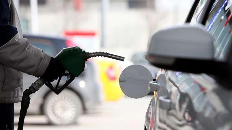 <p>Benzin İstanbul'da 34,43 liraya; Ankara'da 35,07 liraya, İzmir'de ise 35,16 liraya satılıyor.</p>