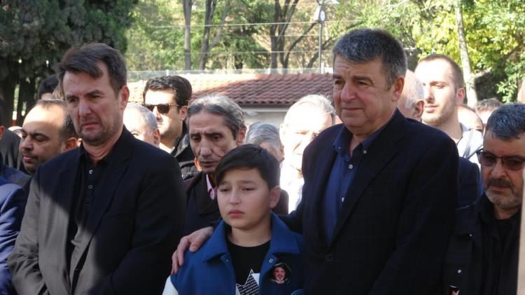 <p>Şüphelilerin asit, tulum ve temizlik malzemeleri gibi malzemeleri önceden satın aldığı ve çiftlik evinde hazırlandığı saptandı. Adliyeye sevk edilen 7 şüpheliden I.E., A.T., C.A., B.T., E.D. ve F.G. tutuklanırken N.T. ise adli kontrol kararıyla serbest bırakıldı.</p>