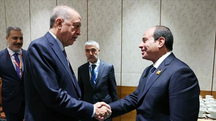 <p>Cumhurbaşkanı Recep Tayyip Erdoğan, Mısır Cumhurbaşkanı Abdulfettah es-Sisi ile bir telefon görüşmesi gerçekleştirdi.</p>
<p> </p>