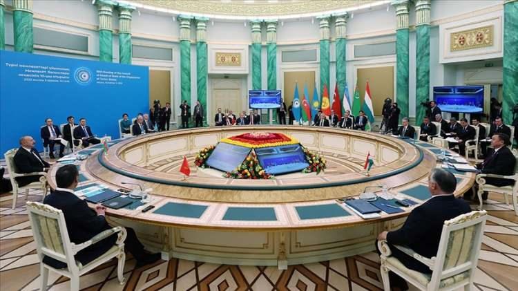 <p>Cumhurbaşkanı Erdoğan, 3 Kasım'da Kazakistan'ın başkenti Astana'da düzenlenen Türk Devletleri Teşkilatı 10. Zirvesi'nde Gazze başta olmak üzere, işgal edilmiş Filistin topraklarında yaşanan insanlık dramını gündeme taşıdı.</p>