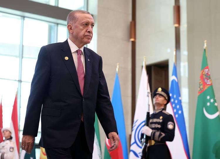 <p>Özbekistan'ın başkenti Taşkent'te 9 Kasım'da yapılan Ekonomik İşbirliği Teşkilatı 16. Zirvesi'ne de katılan Erdoğan'ın gündeminde yine Filistinli mazlumlar vardı.</p>