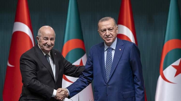 <p>21 Kasım'da Cezayir'e bir ziyaret gerçekleştirmesi beklenen Erdoğan'ın Cezayir Cumhurbaşkanı Abdülmecid Tebbun ile görüşmesinde de gündemi İsrail'in Gazze'ye saldırıları olacak.</p>

