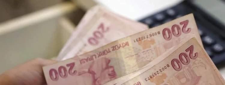 <p><strong>EMEKLİ PROMOSYON TUTARLARI YÜKSELİYOR</strong></p>
<p> </p>
<p>Emeklilere maaşlarını o bankadan almaları karşılığında ödenen promosyon tutarları 12.500 TL'ye kadar yükseldi. Bankalar bir bir güncellemeye gidiyor. Yeni dönemde daha önce üç ayrı rakam olarak belirlenen promosyonda da değişiklik bekleniyor. Promosyon sınırları maaşlara göre şöyle belirlenmişti:</p>