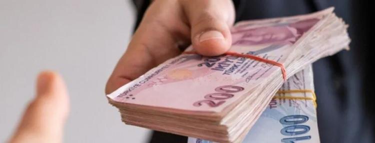 <p>- Emekli maaşı 3.500 liraya kadar olanlara 3.000 TL</p>
<p> </p>
<p>- 3.500-7.500 lira (7.500 lira hariç) arası olanlara 3.500 TL</p>
<p> </p>
<p>- 7.500-10.000 lira (10.000 lira hariç) arası olanlara 4.500 TL</p>
<p> </p>
<p>- 10.000 lira ve daha fazla olanlara 5.000 TL</p>