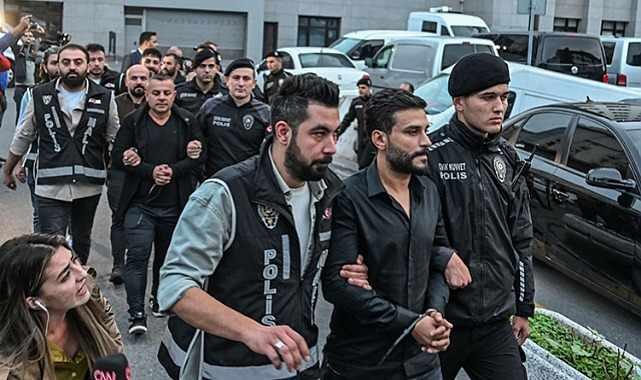 <p>Paraya bloke koyduran ekipler, 4 şüpheliyi gözaltına almış, genişletilen soruşturmada aranan 3 zanlı daha yakalanmıştı.</p>
