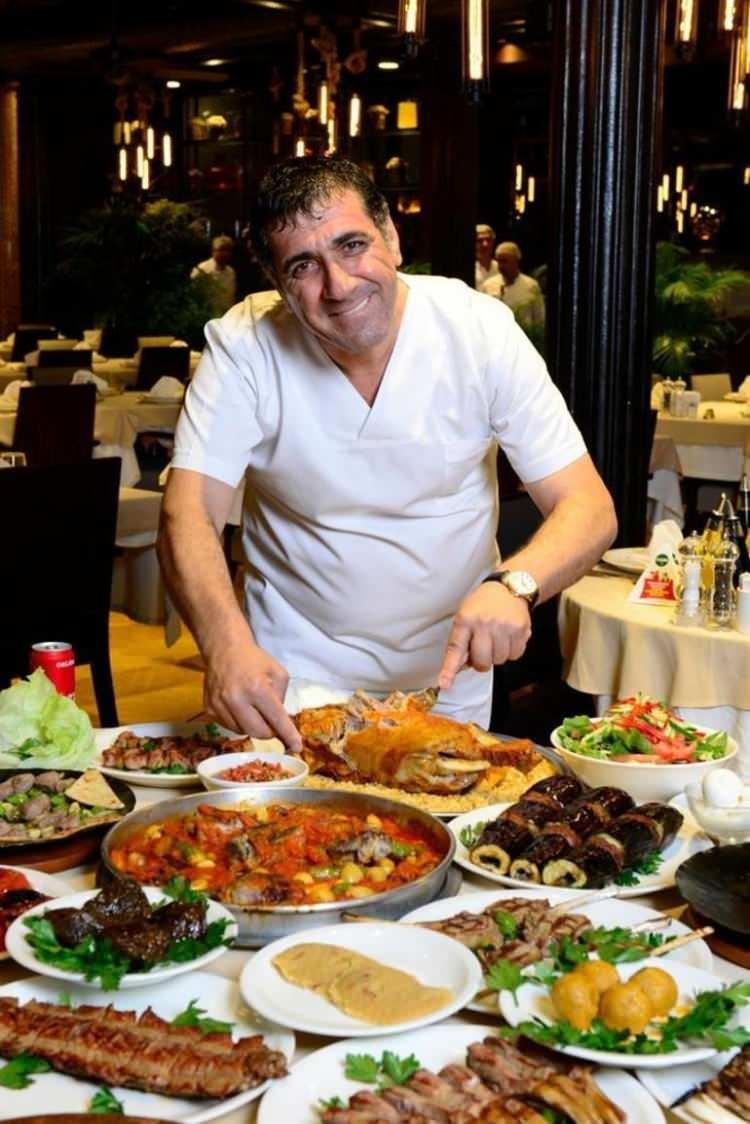 <p><span style="color:#FF0000"><strong>"YEMEK SEKTÖRÜ MARKALAŞTI"</strong></span></p>

<p><span style="color:#000000"><strong>Ev ve tencere yemekleri yapan lokantaları listesine ekleyen Michelin Rehberi, Türk lezzetlerini dünyayla buluşturmaya hazırlanıyor. İstanbul Bostancı'nda yer alan Tavacı Recep Usta'nın işletmecisi Recep Budak, konu hakkında "Türkiye’de kemikleşmiş markalar var. İnsanlar nerede, ne yiyeceğini çok iyi biliyor. Yemek sektörü markalaştı. İlk saç tavanın mucidi Tavacı Recep Usta olarak biziz.</strong></span></p>
