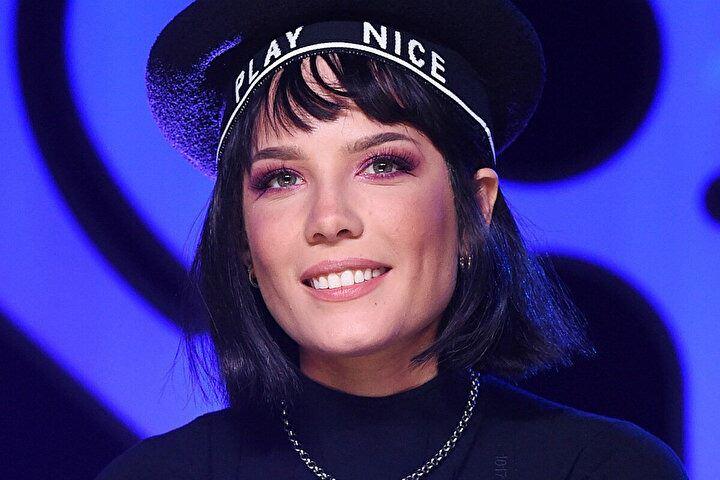 <p><strong>Amerikalı şarkıcı Halsey, İsrail'in Gazze'ye yönelik saldırılarına ilişkin uzun süredir açıklama yapmadığı için pişmanlık duyduğunu belirterek, Filistin'e yardım gönderen kuruluşlara bağışta bulunacağını duyurdu.</strong></p>