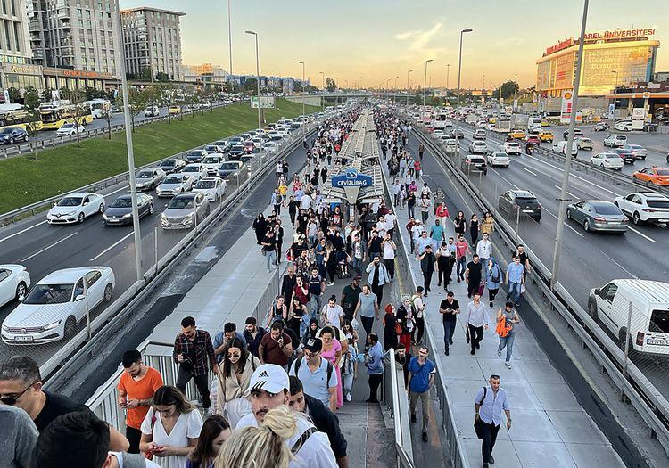 <p>AVCILAR</p>
<p>NO: 35145062</p>
<p>İSTANBUL AVCILAR ilce MERKEZ-TAHTAKALE mah SİMGE sk // BAŞAKŞEHİR ilce MERKEZ-ŞAHİNTEPE mah DENİZCİ, ESKİ İSTANBUL, OĞUZ ÇIKMAZI, SEVDA, SIRMA ÇIKMAZI, ÇINAR sk bölgelerinde 15/11/2023 09:00:00 - 15/11/2023 17:00:00 saatleri arasında Bakım Çalışması-Önleyici Bakım Sebebi ile İş Sağlığı ve Güvenliği’ni de gözeterek elektrik kesintisi yapılacaktır.</p>