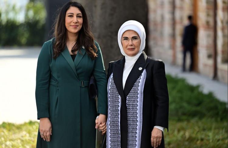 <p>Anne ve babasının Filistinli olduğunu belirten El-Nakla, "Ailem ve Gazze'de yaşayan 2,2 milyon insanla birlikte 17 yıldır abluka altında yaşıyoruz; gıda, su, elektrik, yakıt, hepsi yabancı güçler tarafından kontrol ediliyor ve sınırlandırılıyor." ifadesini kullandı.</p>

<p>El-Nakia ateşkese ihtiyaç olduğunu vurgulayarak, "Güçlü adamlar diplomasi dilini tartışırken çocuklar ölüyor. Sadece söze değil eyleme ve ateşkese ihtiyacımız var." dedi.</p>
