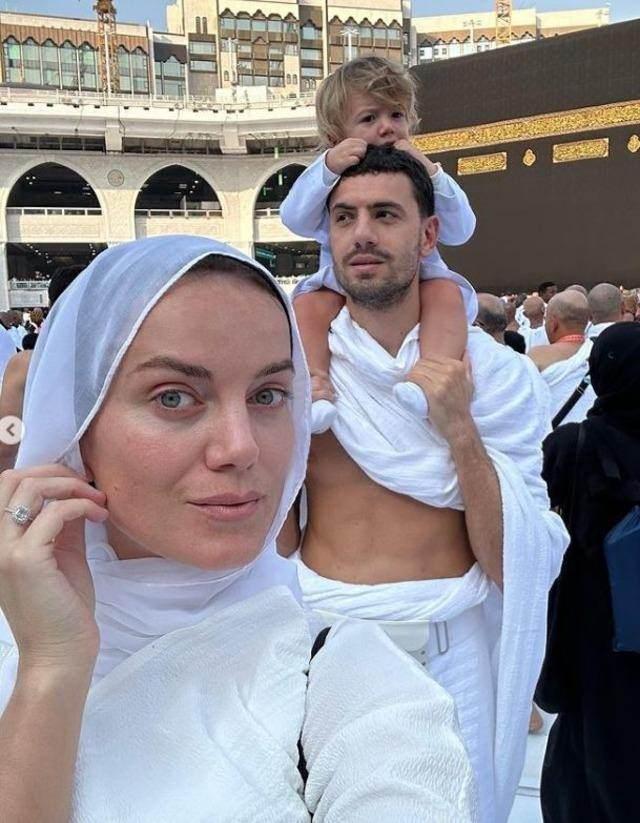<p><span style="color:#000000"><strong>İsviçreli model Heidi Lushtaku ve başarılı futbolcu Merih Demiral'ın pozlarına hayranlarından çok sayıda "Çok yakışıyorsunuz", "Allah kabul etsin" gibi yorumlar gelirken bazı yorumlar ise görenleri şoke etti.</strong></span></p>
