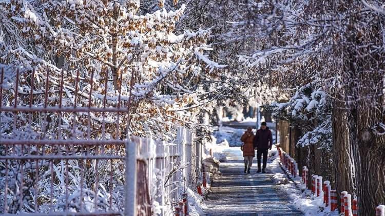<p>Meteoroloji bu hafta sonu 13 ili sarı kodlu uyararak kışın etkisini göstereceğini bildirdi.</p>