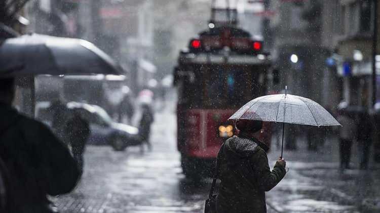 <p>Cumartesi ve pazar günleri İstanbul'da da sağanak yağış bekleniyor.</p>