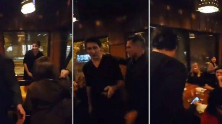 <p> Kanada Başbakanı Justin Trudeau, yemek yediği restoranda protesto edildi. Göstericiler, "Elleriniz kanlı" sloganları attı. Trudeau, apar topar restorandan ayrılırken 2 protestocu gözaltına alındı.</p>