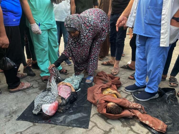 <p>HER GEÇEN DAKİKA HASTALAR ÖLÜYOR</p>
<p>Gazze'deki Filistin Sağlık Bakanlığı Sözcüsü Eşref el-Kudra, Şifa Hastanesi'nde yakıt eksikliği nedeniyle her geçen dakika hastaların öldüğünü, son üç gündür yakıt eksikliği, internet kesintisi ve diğer sıkıntılar nedeniyle Gazze Şeridi'ndeki ölü sayılarını güncelleyemediklerini söyledi.</p>