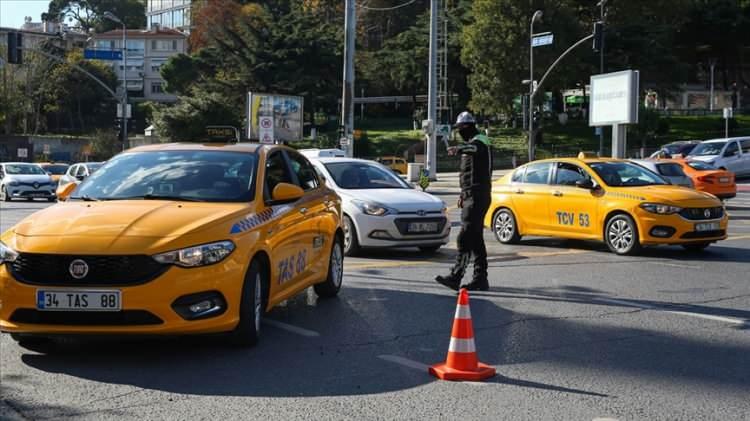 <p>Aksu, bu ay sonu olmasa bile bir sonraki UKOME toplantısında zam yapılacağını söyleyerek, "Taksimetre açılış 19,17 kuruştu, kilometre 13,75 kuruş ve indi bindi 70 liraydı. Bu oranlara yüzde 65 oranında zam yapılmasını talep ettik. Şimdi bu ayın sonunda, UKOME toplantısı var. O tarihe kadar bu zam talebimiz, alt komisyonlarda görüşülecek. Eğer bu ay karar alınmazsa önümüzdeki ay bu kararın alınacağını tahmin ediyorum. Ama oran konusunda takdir heyetin. Zaten her yıl sonu ulaşım araçlarına muhakkak zam yapılıyor. UKOME'nin vermesini talep ediyor. Biz de UKOME'den bu kararı talep ettik." diye konuştu.</p>