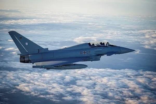 <p>40 adet Eurofighter Typhoon almak istiyoruz çok etkili bir uçak" ifadelerine yer veren Milli Savunma Bakanı Yaşar Güler, "Almanya itiraz ediyor. İngiltere ve İspanya çözeceğiz diyor." dedi.</p>
