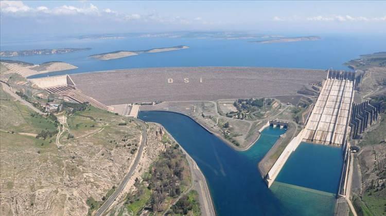 <p>Kıyı Ege, Marmara Bölgesi’nin batısı, Ankara, Eskişehir, Antalya ve Şanlıurfa çevrelerinde normallerine göre yüzde 80’in üzerinde azalma kaydedildi.</p>